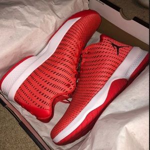 NEW JORDAN B.FLY ORANGE/BLACK/GYM RED SIZE 12